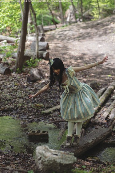 ALEXANDRAMOORE-ELECTRICHEART-GLOOMTH-LOOK2-11 copy