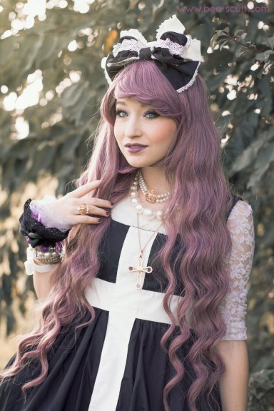 bee scuit gloomth mourning glory