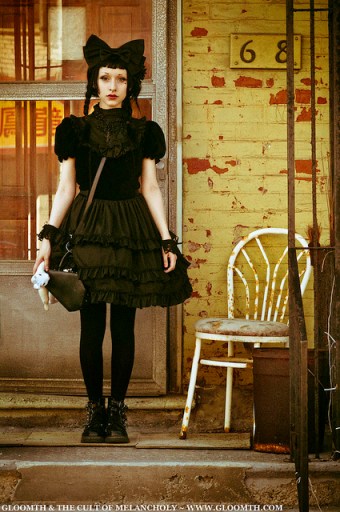 gloomth gothic lolita