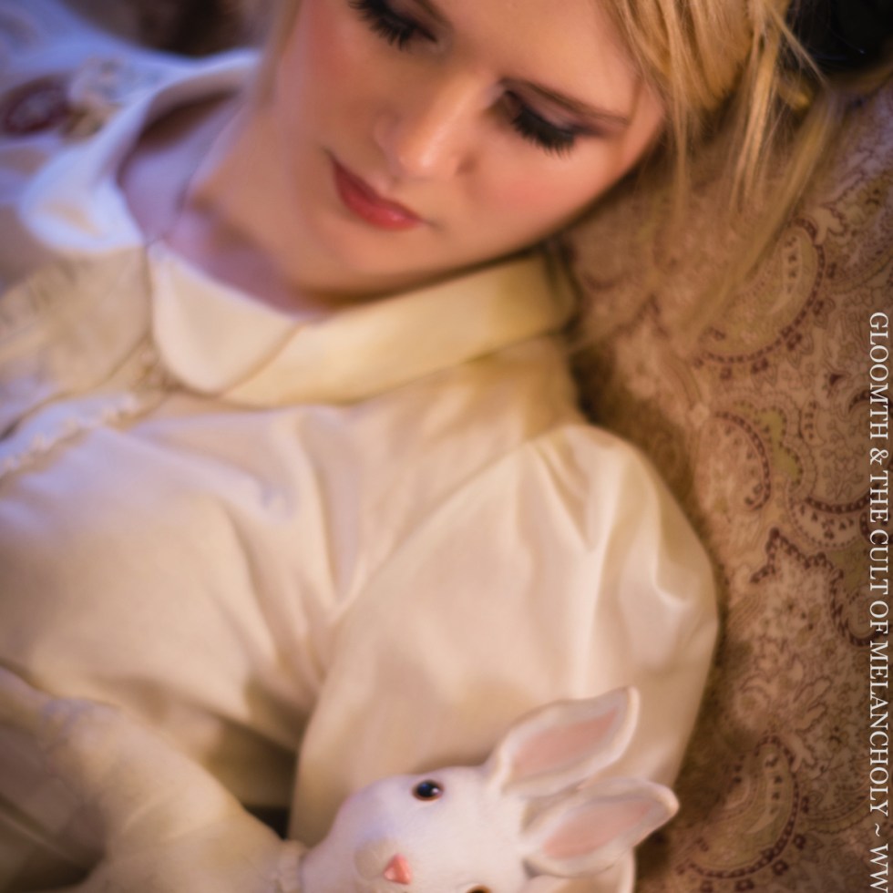 gloomth classic lolita sleeping