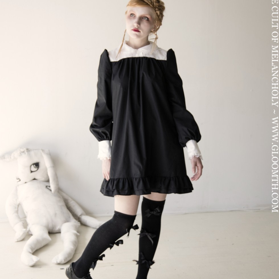 smock dress with rounded collar and lace by gloomth