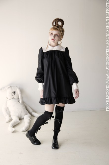 smock dress with rounded collar and lace by gloomth
