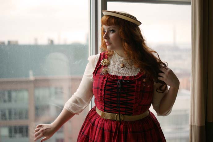 gloomth-toronto-gothic-lolita-clothing-hotel.