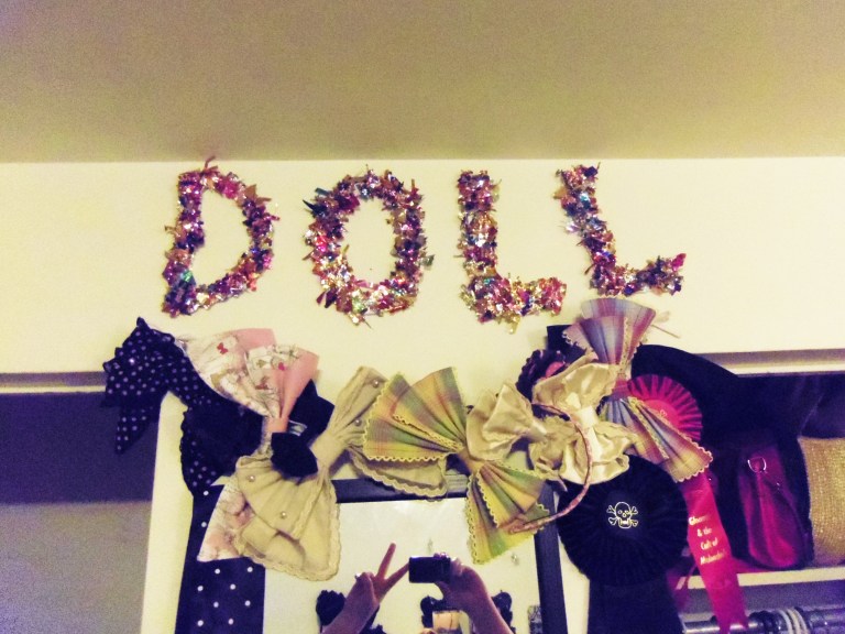 diy confetti initial letter wall art tutorial