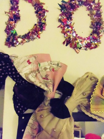 metallic confetti letters for wall tutorial diy how to birthday halloween