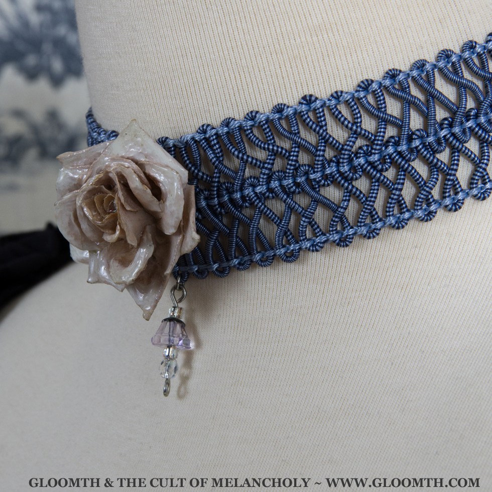 rose necklace that green haired chick