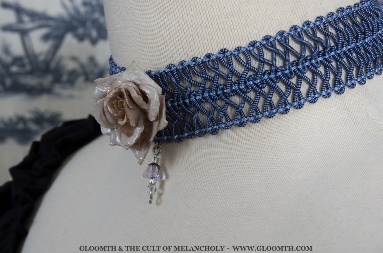 rose necklace that green haired chick