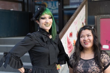 posing with gloomth model