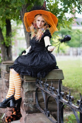 halloween witch orange hat gloomth cute poppy
