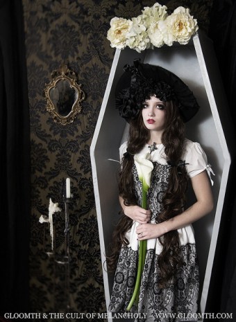 carmilla vampire gloomth dress coffin