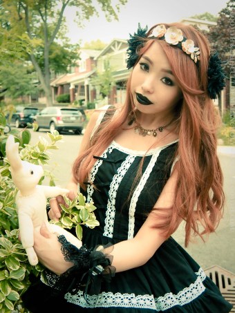 gothic doll gloomth