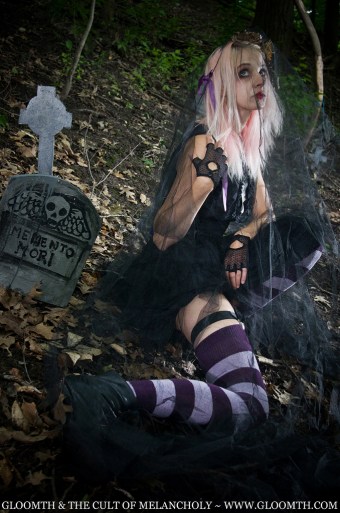 gothic girl graveyard gloomth