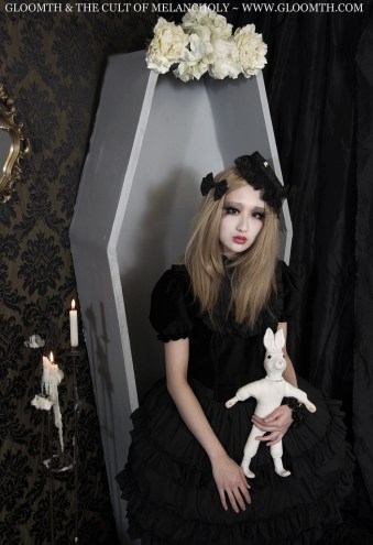 carmilla gloomth coffin photoshoot