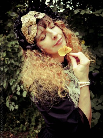 hedgewitch gothic photoshoot gloomth