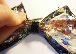 diy clear vinyl hair bow tutorial