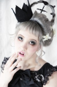 gothic crown with heart embroidery