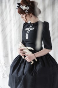 borley ghost gothic dress with cross emblem gloomth