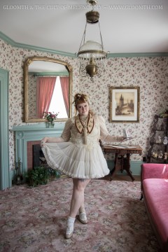 Posed photos are moderately better but I never look composed 20min before an event I have planned begins. So stressed! Diet coke looks good though.