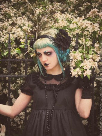 1920s gothic outfit and makeup