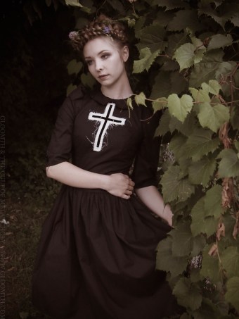 gothic witch pilgrim photoshoot