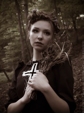 gothic witch pilgrim photoshoot