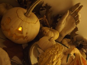 halloween party white table decorations