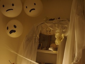 halloween party white table decorations