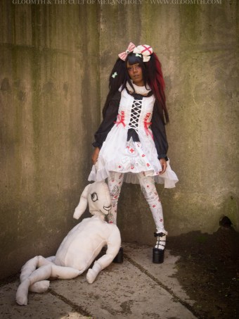 dolly momoiro gloomth medical creepy