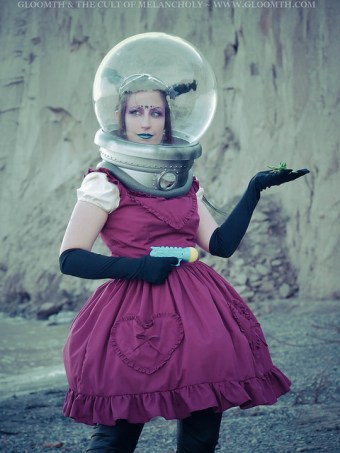 retro space scifi photoshoot editorial space-helmet