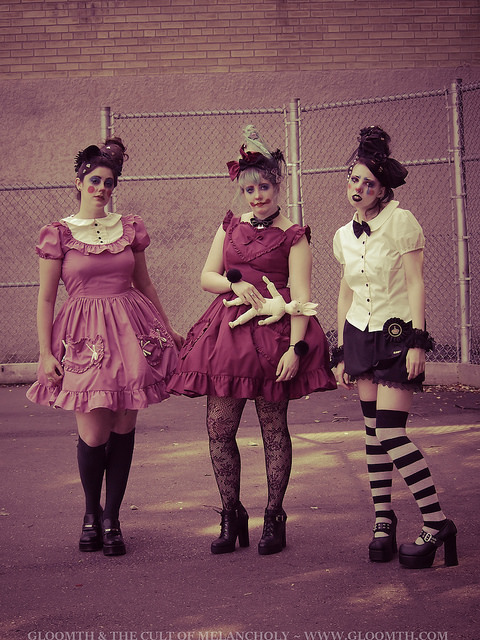 clown fashion makeup photoshoot gloomth