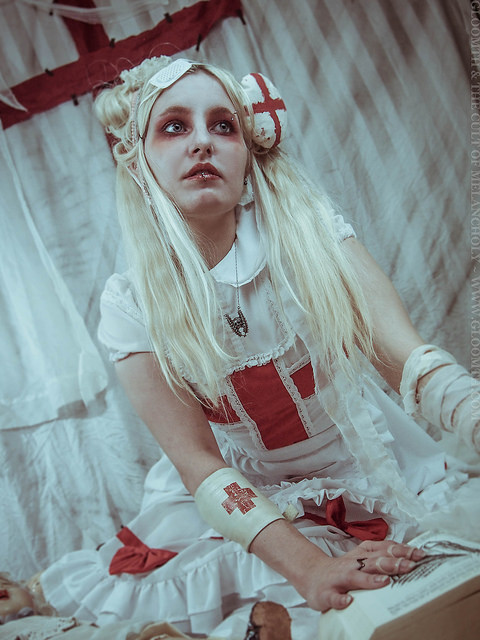 gloomth gurololita medical photoshoot