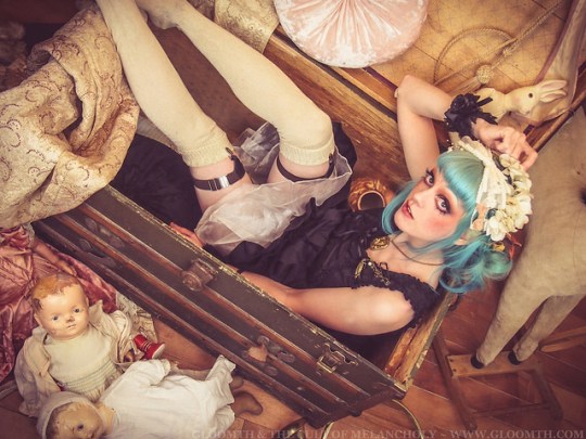 gloomth antique trunk victorian grunge photoshoot vanessa walsh