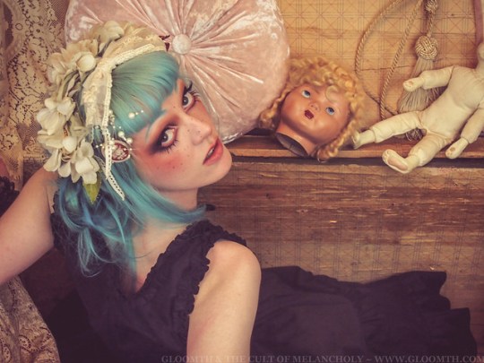 gloomth antique trunk victorian grunge photoshoot vanessa walsh