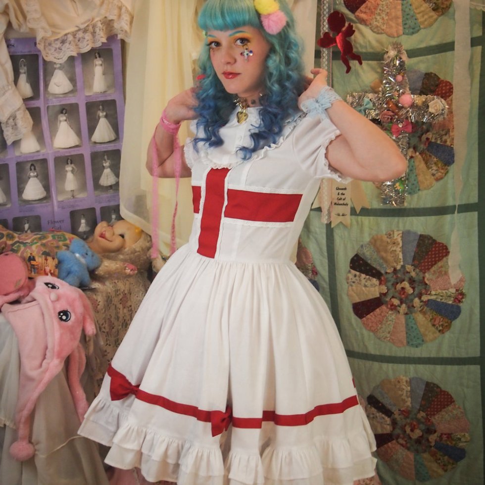 gloomth nurse lolita outfit with matching apron plus size canada