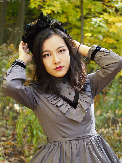 victorian mourning dress in grey by gloomth