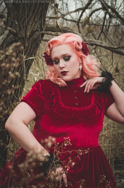 plus size victorian lolita outfit in red velvet by gloomth