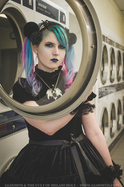 black velvet gothic lolita dress gloomth 