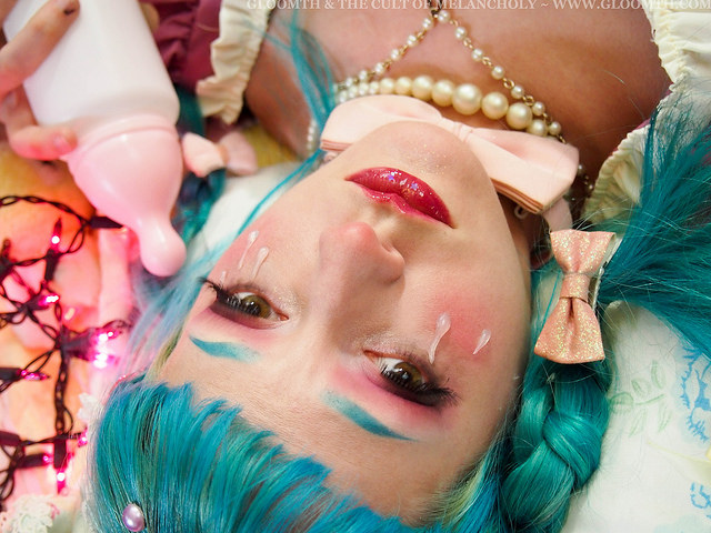 hot glue tears tutorial gloomth lolita alt fashion