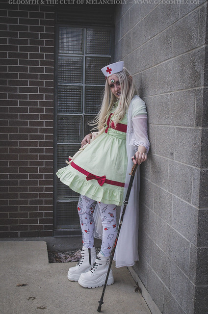 gurololita in mint green medical dress with extra eyeball by gloomth (6)