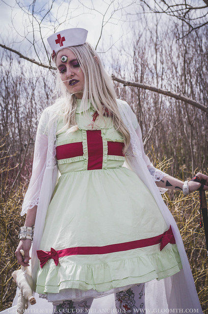 gurololita in mint green medical dress with extra eyeball by gloomth (6)