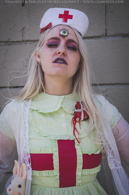 gurololita in mint green medical dress with extra eyeball by gloomth (6)