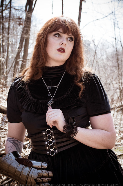 joan of arc gothic outfit with armored gauntlet and velvet dress by gloomth (5)