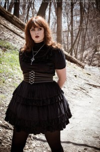 joan of arc gothic outfit with armored gauntlet and velvet dress by gloomth (5)