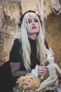 creepy alice in wonderland photoshoot