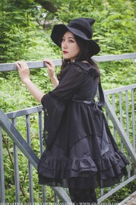 gothic lolita witch fashion