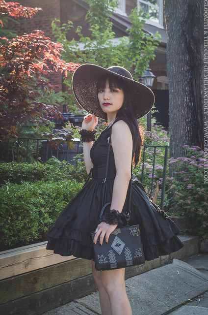 Summer Tips for Gothic Dolls Gloomth & the Cult of Melancholy Summer Tips for Gothic Dolls Gloomth & the Cult of Melancholy
