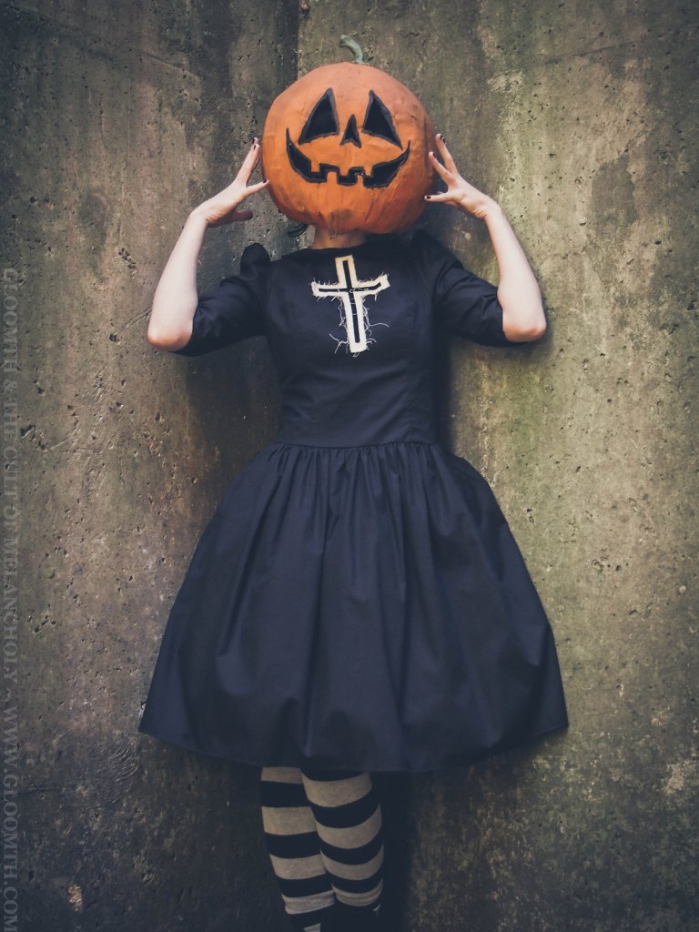 jack-o-lantern mask halloween girl