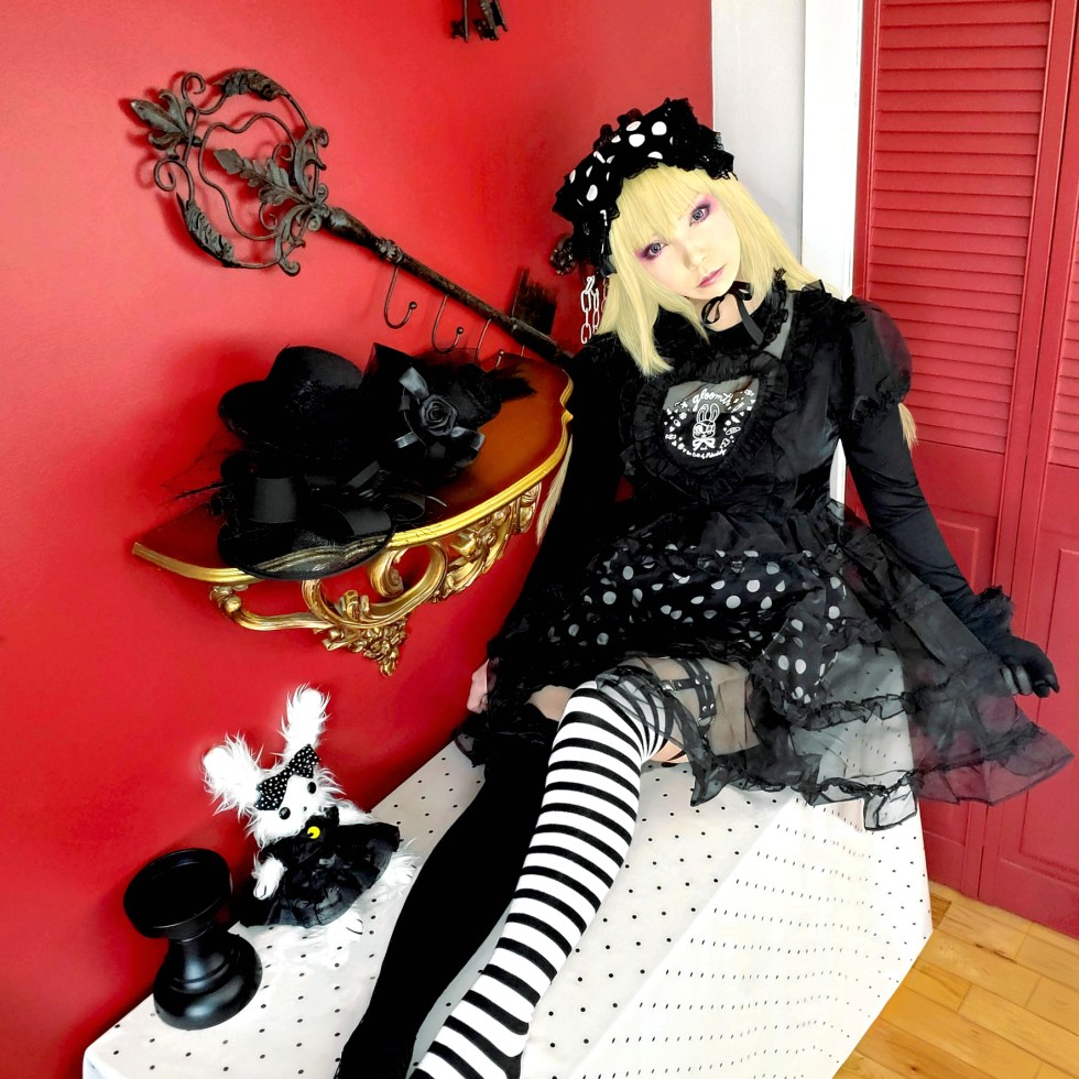 Moon Kana modeling for Gloomth