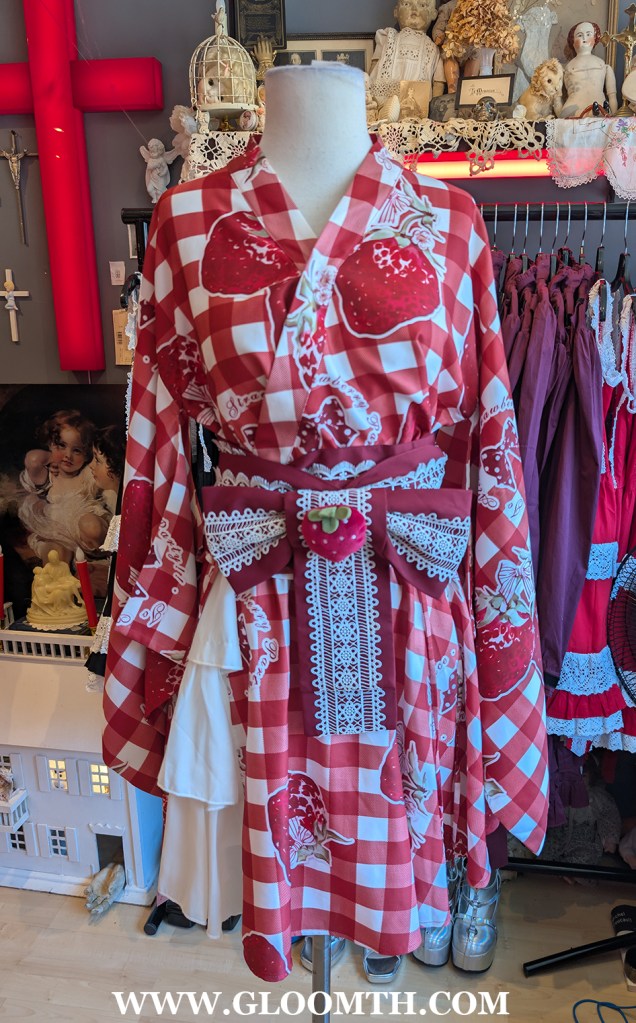 strawberry yukata lolita coord