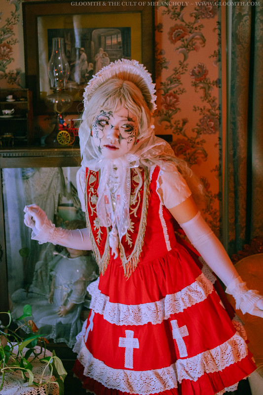 cracked porcelain doll costume makeup